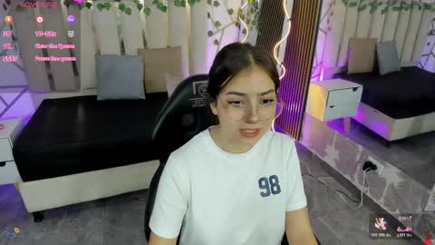 andrea_tay1 online show from June 2, 2026, 7:27 pm