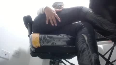 Snapshot of andrea_teacher chatting on February 19, 2025, 11:14 pm Andrea Model trainer Luxury ST online show from February 19, 2025, 11:14 pm