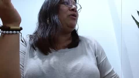 Snapshot of andrea_teacher chatting on September 19, 2025, 11:27 pm Andrea Model trainer Luxury ST online show from September 19, 2025, 11:27 pm