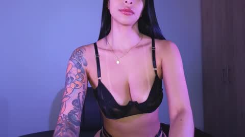 Snapshot of andrea_torres_ chatting on February 2, 2025, 12:30 am online show from February 2, 2025, 12:30 am