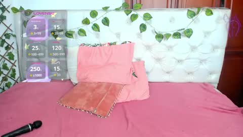 Naomi Andrea Daviss online show from October 20, 2025, 12:16 pm