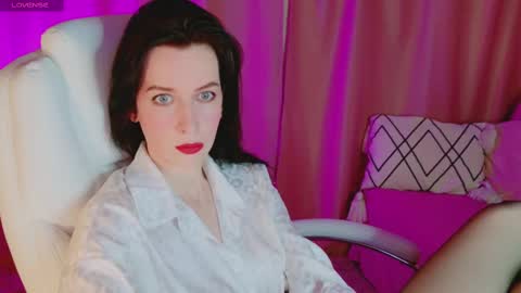 Snapshot of andreaashton chatting on February 17, 2025, 5:32 pm Andrea Ashton online show from February 17, 2025, 5:32 pm