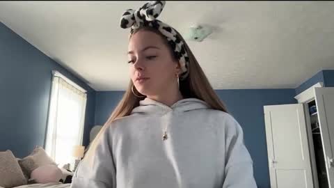 Snapshot of andreaelizabethxo chatting on October 17, 2025, 1:25 pm Andrea Elizabeth online show from October 17, 2025, 1:25 pm