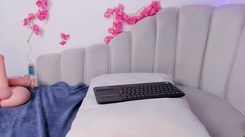 Snapshot of andrearoux chatting on December 5, 2024, 5:50 pm Andrea online show from December 5, 2024, 5:50 pm