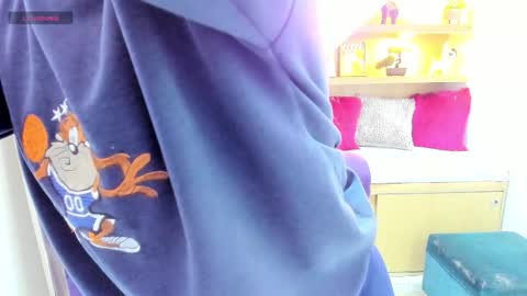 Andre Castaneda online show from November 26, 2025, 11:44 am