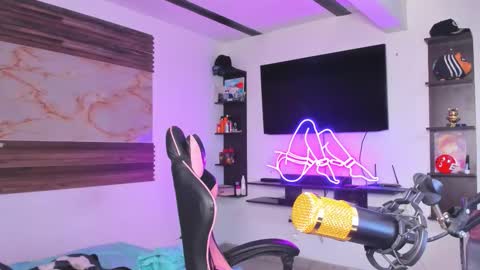 andrees_s online show from October 13, 2025, 11:27 pm