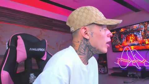 andrees_s online show from November 3, 2025, 1:08 am