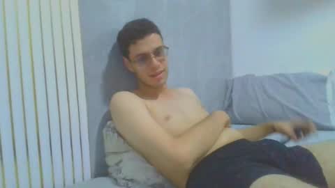 andres129494 online show from December 3, 2025, 2:08 am