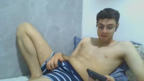 andres129494 online show from December 16, 2025, 2:27 am