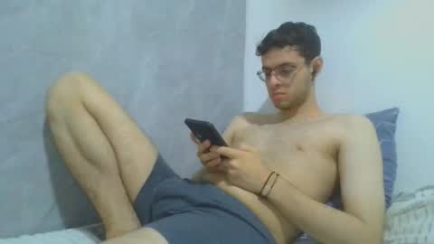 andres129494 online show from December 17, 2025, 1:33 am