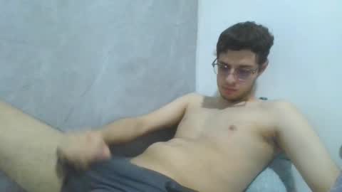 andres129494 online show from January 19, 2026, 2:04 am