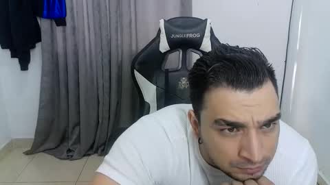 Snapshot of andres180950734 chatting on May 12, 2026, 12:35 pm andres180950734 online show from May 12, 2026, 12:35 pm