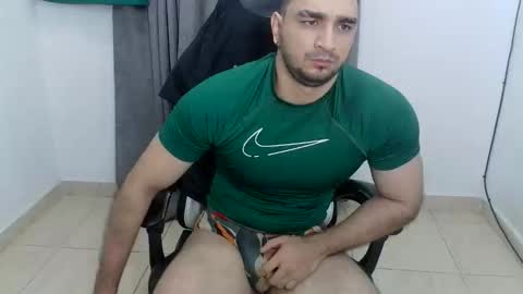 Snapshot of andres180950734 chatting on May 18, 2026, 11:43 pm andres180950734 online show from May 18, 2026, 11:43 pm