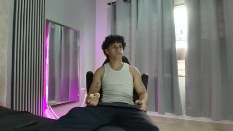 andres_cream online show from October 7, 2025, 12:35 pm