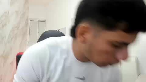 andres_stud online show from September 17, 2025, 4:47 am