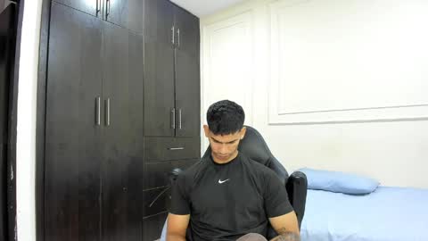 andres_stud online show from April 26, 2026, 5:27 am