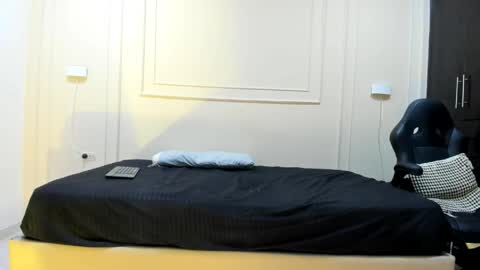 andres_stud online show from May 28, 2026, 4:32 am