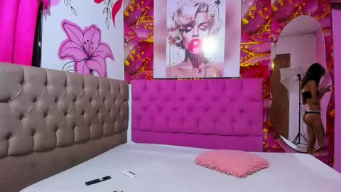 Sophie online show from March 17, 2026, 11:52 pm