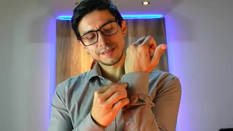 Snapshot of andrew_elliot chatting on September 24, 2025, 1:53 am Andrew online show from September 24, 2025, 1:53 am