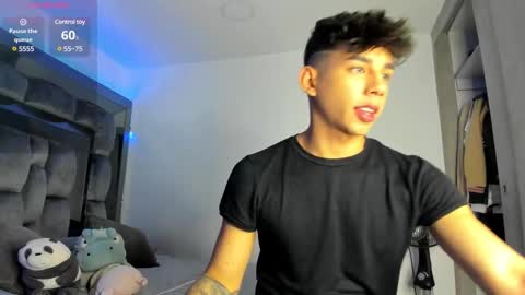 Snapshot of andrew_twink18 chatting on February 27, 2025, 3:04 am Andrew M. online show from February 27, 2025, 3:04 am