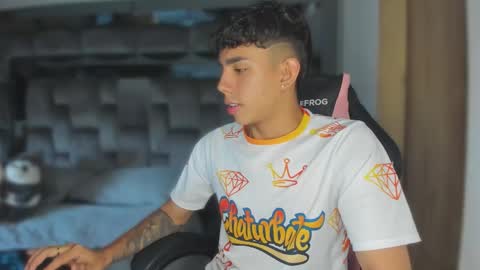 Snapshot of andrew_twink18 chatting on September 8, 2025, 10:53 pm Andrew M. online show from September 8, 2025, 10:53 pm