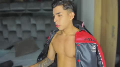 Snapshot of andrew_twink18 chatting on September 16, 2025, 12:44 am Andrew M. online show from September 16, 2025, 12:44 am