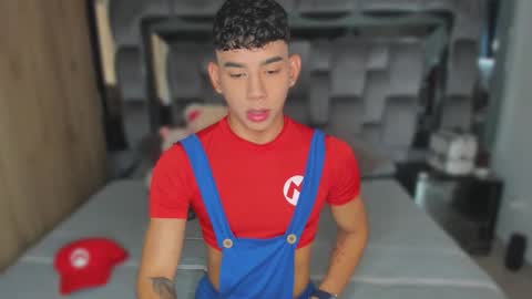 Snapshot of andrew_twink18 chatting on September 24, 2025, 9:07 pm Andrew M. online show from September 24, 2025, 9:07 pm