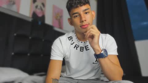 Snapshot of andrew_twink18 chatting on September 27, 2025, 11:10 pm Andrew M. online show from September 27, 2025, 11:10 pm