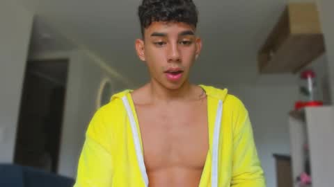 Snapshot of andrew_twink18 chatting on October 1, 2025, 5:19 pm Andrew M. online show from October 1, 2025, 5:19 pm