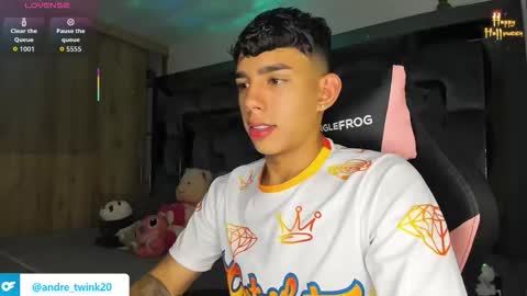Snapshot of andrew_twink18 chatting on October 17, 2025, 2:48 am Andrew M. online show from October 17, 2025, 2:48 am