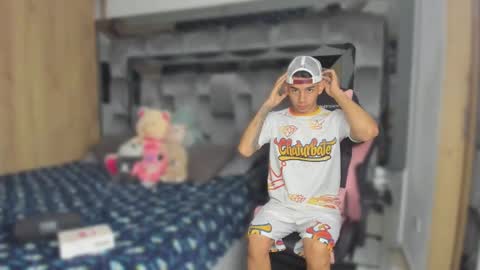 Snapshot of andrew_twink18 chatting on November 4, 2025, 5:17 am Andrew M. online show from November 4, 2025, 5:17 am