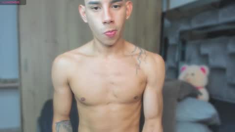 Snapshot of andrew_twink18 chatting on November 7, 2025, 3:28 am Andrew M. online show from November 7, 2025, 3:28 am