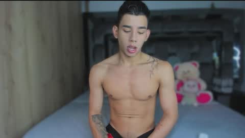 Snapshot of andrew_twink18 chatting on November 23, 2025, 9:36 pm Andrew M. online show from November 23, 2025, 9:36 pm