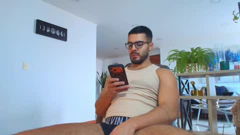 ANDREW WEST online show from December 4, 2025, 1:31 pm