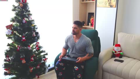 Snapshot of andrewfame chatting on December 11, 2024, 1:49 pm Andrew online show from December 11, 2024, 1:49 pm