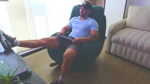 Snapshot of andrewfame chatting on February 22, 2025, 8:53 pm Andrew online show from February 22, 2025, 8:53 pm