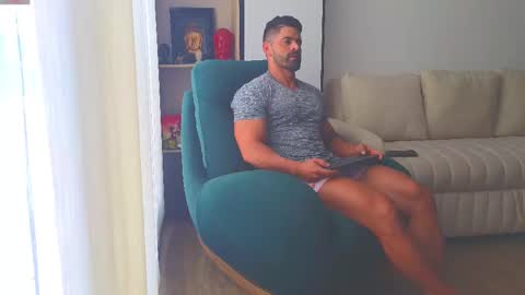 Snapshot of andrewfame chatting on February 26, 2025, 2:25 pm Andrew online show from February 26, 2025, 2:25 pm