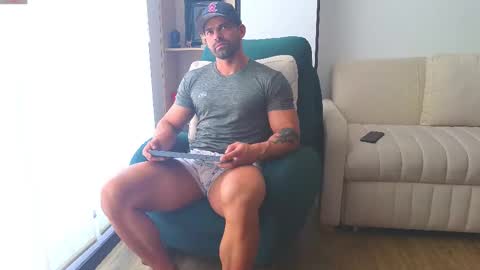 Snapshot of andrewfame chatting on February 28, 2025, 4:53 pm Andrew online show from February 28, 2025, 4:53 pm