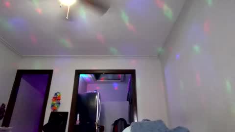 Snapshot of andrewgennie chatting on November 11, 2025, 5:40 am andrewgennie online show from November 11, 2025, 5:40 am