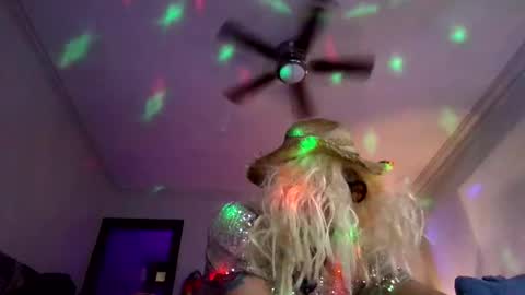 Snapshot of andrewgennie chatting on November 15, 2025, 6:33 am andrewgennie online show from November 15, 2025, 6:33 am