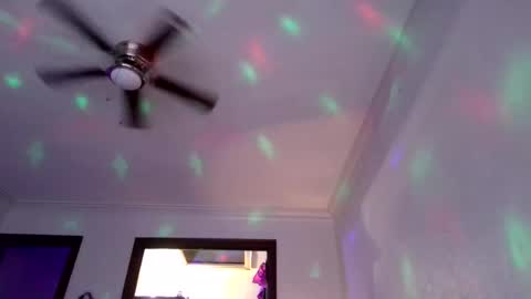 Snapshot of andrewgennie chatting on November 18, 2025, 6:56 pm andrewgennie online show from November 18, 2025, 6:56 pm