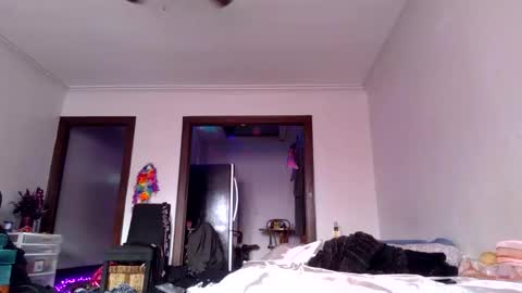 Snapshot of andrewgennie chatting on November 23, 2025, 4:40 pm andrewgennie online show from November 23, 2025, 4:40 pm