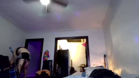 Snapshot of andrewgennie chatting on December 3, 2025, 2:30 am andrewgennie online show from December 3, 2025, 2:30 am