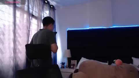 andrewmhilton_ online show from June 16, 2026, 6:43 pm