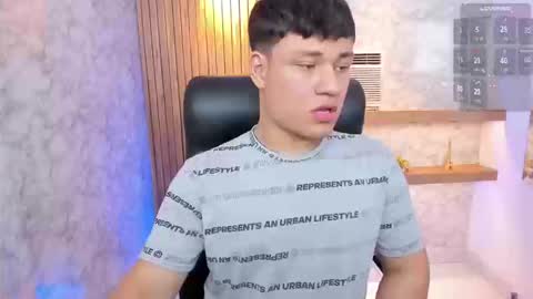 Snapshot of andrewpeach chatting on September 8, 2025, 8:19 pm Andrew online show from September 8, 2025, 8:19 pm