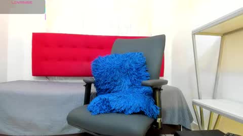 Snapshot of andrey_u92 chatting on November 24, 2025, 8:19 pm online show from November 24, 2025, 8:19 pm