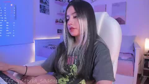 Snapshot of andromeedaa_ chatting on July 6, 2026, 3:47 pm Victoria Senz online show from July 6, 2026, 3:47 pm