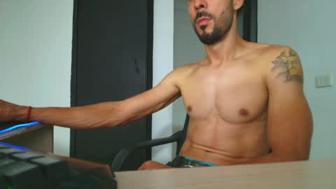 Snapshot of andruwang chatting on May 10, 2026, 3:12 am Andru online show from May 10, 2026, 3:12 am