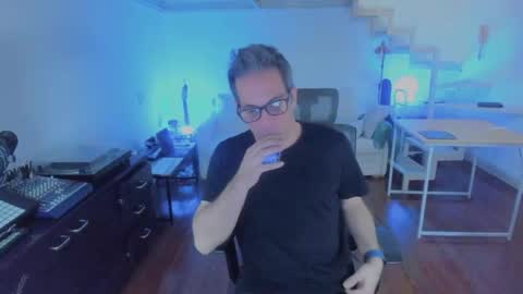 Snapshot of andy0pandi chatting on November 18, 2025, 3:34 am Andrew online show from November 18, 2025, 3:34 am