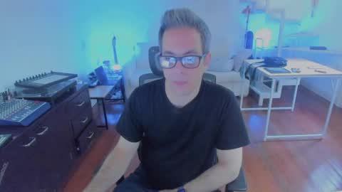 Snapshot of andy0pandi chatting on November 19, 2025, 2:50 pm Andrew online show from November 19, 2025, 2:50 pm
